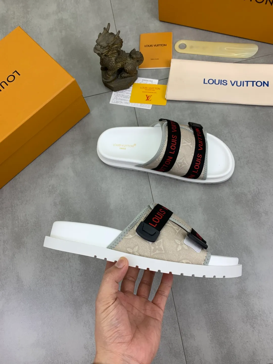Men's shoes 💰P320💰【New style】🆘 Original quality 【LOUIS VUITTON】The popular Louis Vuitton LV men's slippers on the official website are on sale simultaneously! Original fabric imported from Italy, original factory special supply, code number: 38-44 (45 customized), many colors available